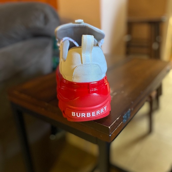 Burberry shoes - Picture 2 of 3